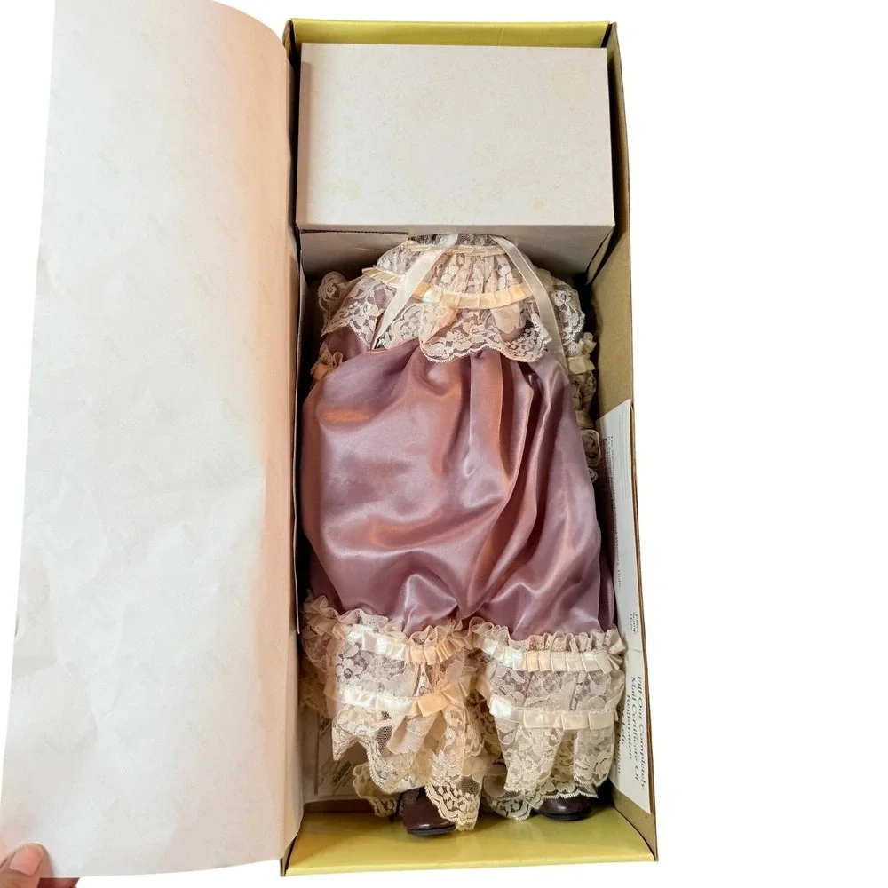 Vintage‎ Seymour Mann Connoisseur Porcelain Doll Mauve Lace Dress TR-87 NIB